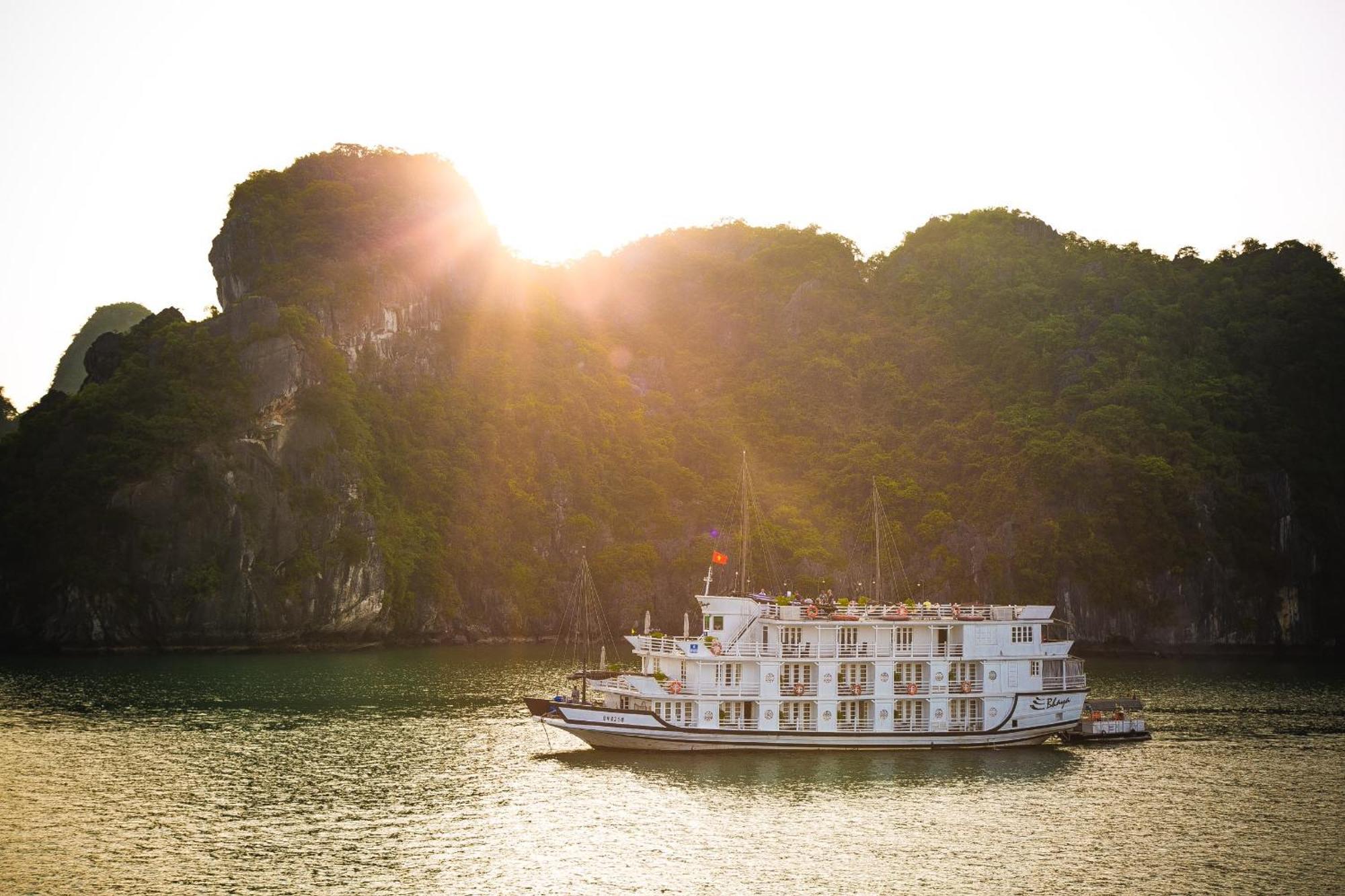 Le Journey Halong Bay Cruises Hotel Ха Лонг Екстериор снимка
